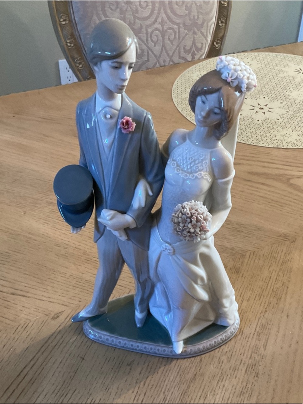 EUC Lladro Bride & Groom Porcelain Figurine - White, Gray and Pink Accents